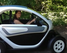 Renault, Twizy, scooter, David Guetta, Cathy Guetta, véhicule électrique, fun