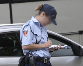 Police, gratuit, horodateur, stationnement, gratuit, août