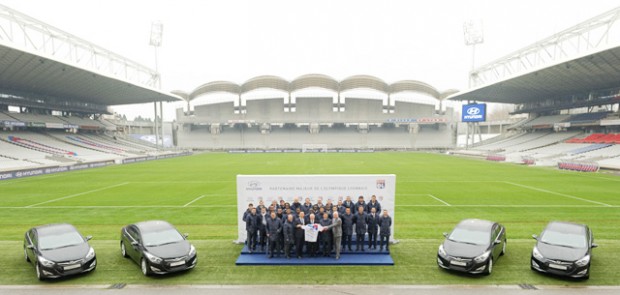 OL, olympique lyonnais, hyundai, partenaire, voiture femme, noël, gomis, football