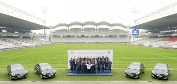 OL, olympique lyonnais, hyundai, partenaire, voiture femme, noël, gomis, football