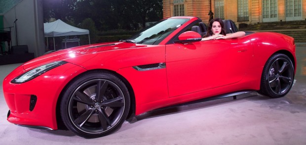 jaguar f-type, jaguar, F-Type, luxe, alister Whelan, Lana del rey, chanteuse, star, people, voiture de luxe, voiture de femme