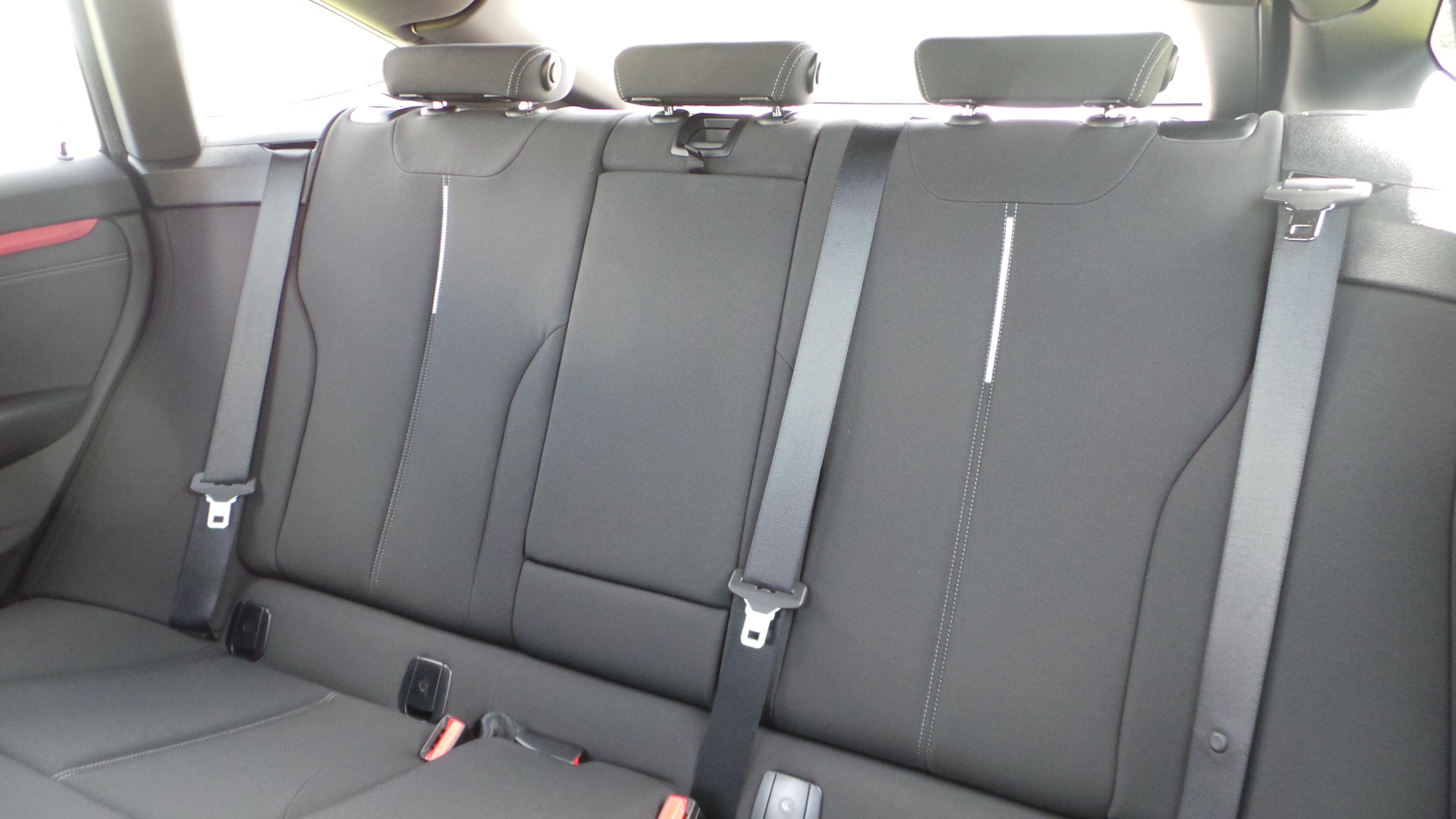 voiture 3 siege arriere