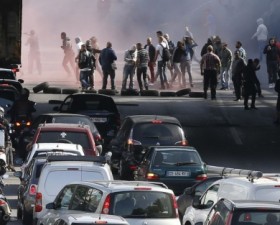 greve taxis, taxis, bernard cazeneuve, courtney love, manifestation, uberpop