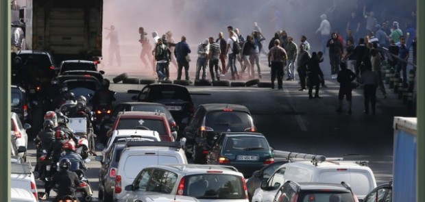 greve taxis, taxis, bernard cazeneuve, courtney love, manifestation, uberpop