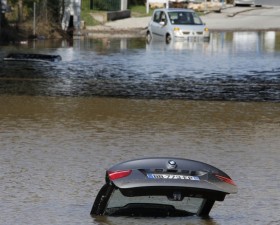 voiture inondee, assurance auto, indemnisation, intemperie, inondation, pluie, catastrophe naturelle,