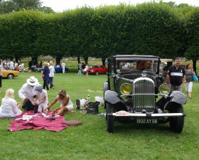 Laurette Fugain, traversée de paris, Vincennes en Anciennes, voiture de collection, promenade auto, rallye auto