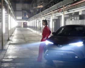 Milla Jovovich, Toyota, C-HR, theatre immersif, the night that flows