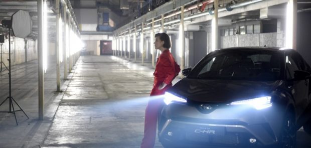 Milla Jovovich, Toyota, C-HR, theatre immersif, the night that flows