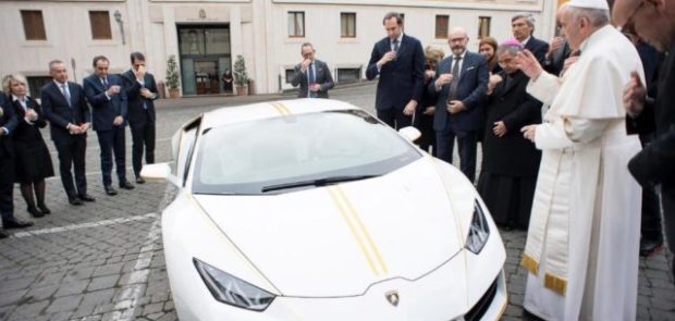 lamborghini, pape françois, huracan, lamborghini huracan, vente aux encheres