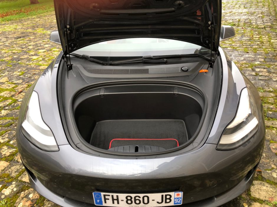 Tesla Model 3 d'une berline electrique premium et abordable