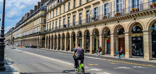 rue de rivoli, velo, anne hidalgo, paris sans voiture, pistes cyclables, écologie, rivoli
