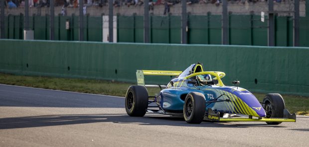 GP explorer, F4, formule 4, squeezie, cupra, domingo, xari