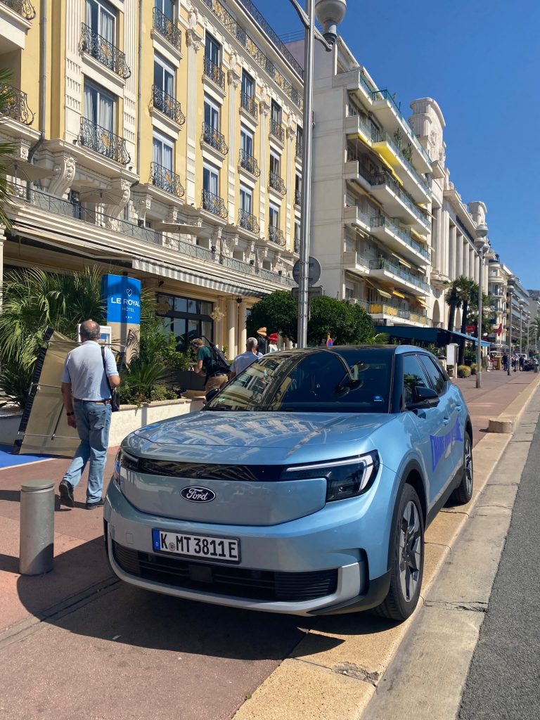 ford, ford explorer, suv, voiture electrique, tour du monde, lexie alford, record du monde