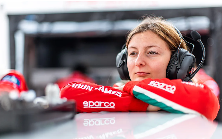 Doriane Pin, pilote, pilote francaise, mercedes, F1 Academy, F4