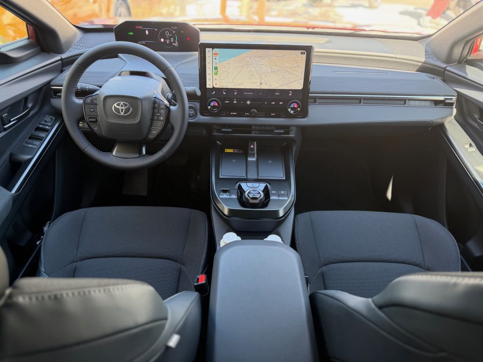 essai, SUV urbain, tableau de bord, toyota, c-HR+